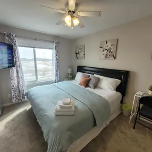  Homestay Elegant Guest - King Bed & Ensuite Private Bathroom - Close To Airport With Aircon Canada